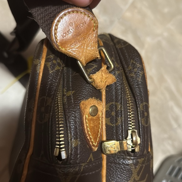 π₯π₯ Authentic LV crossbody bag π₯π₯ - Picture 12 of 12